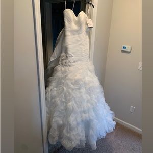 Never worn, in perfect condition. Never been altered. I’m a size 2